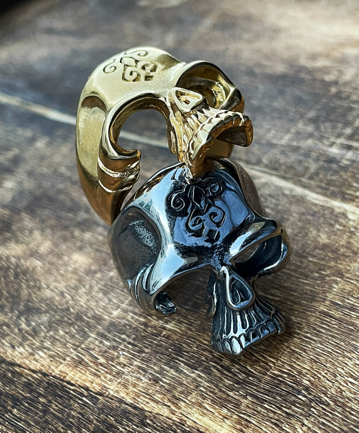 hollow skull ring ジャスティンデイビス メンズ - concor.com.br